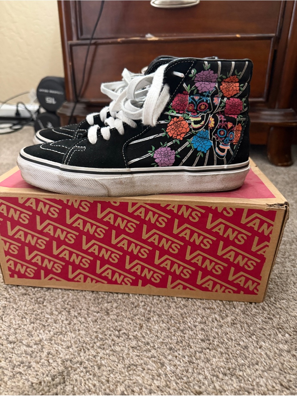 Vans Sk8-Hi Dia De Los Muertos 
Hi-top sneakers
